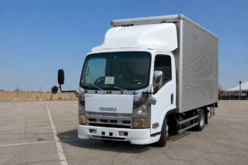 ISUZU ELF – CLOSED VAN 10 FT / 6 WHEELER / 5 STUDS / FRONT - SUSPENSION / BACK - MOLYE / STEEL FLOORING