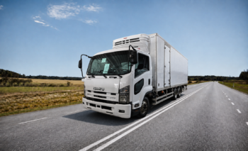 ISUZU FORWARD – FREEZER VAN 20 FT / 6 WHEELER / 6 STUDS / FRONT - MOLYE / WIPERS - 3 / STEEL FLOORING / PW TAILGATE